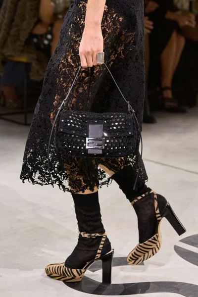 Look 27